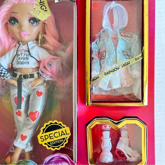 Exclusive Special Valentine’s Edition Rainbow High Kia Hart Fashion Doll NEW - Picture 3 of 8